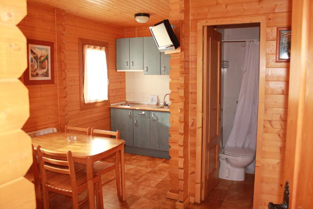 Camping Valle De Tena Sabiñánigo Szoba fotó