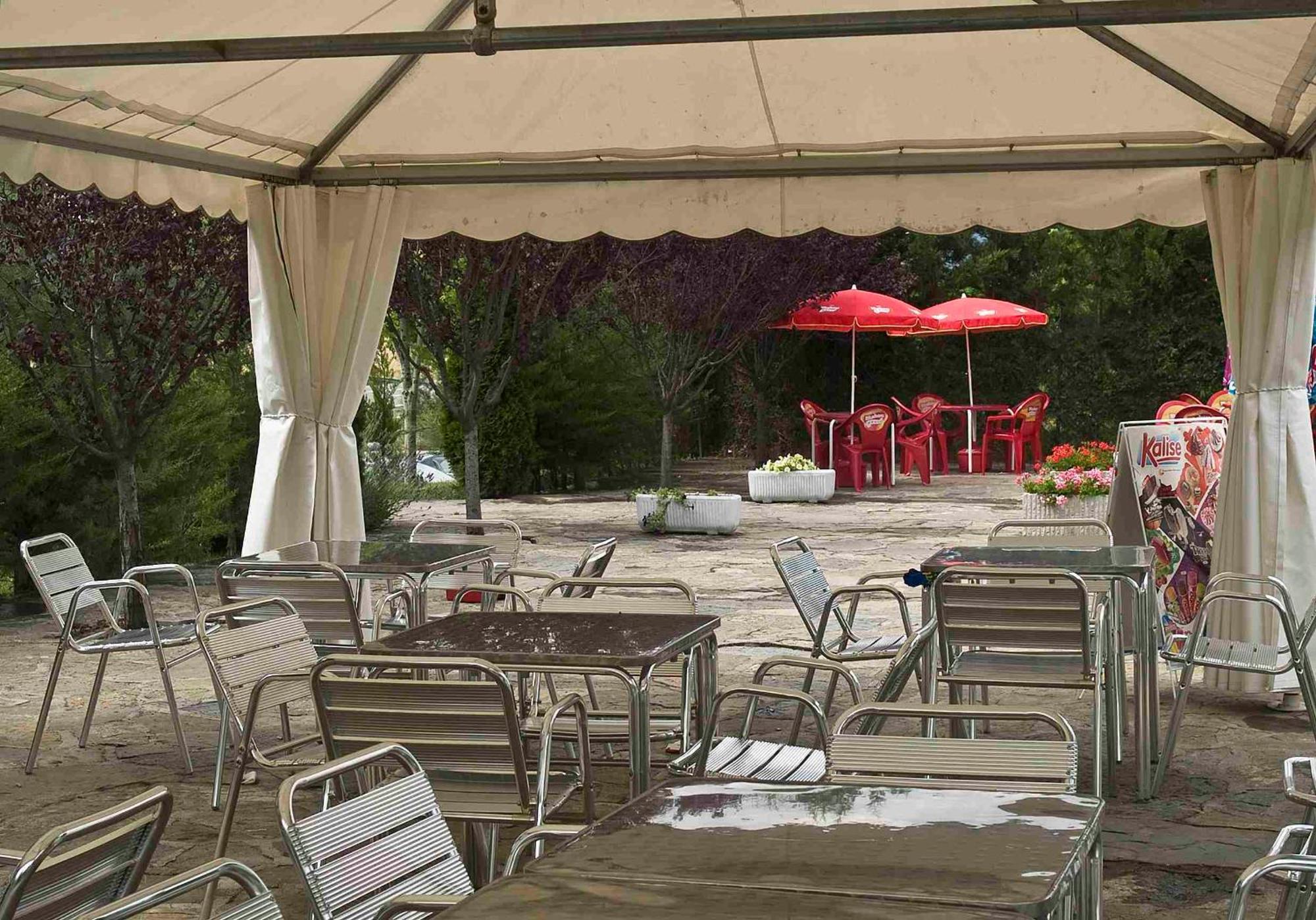 Camping Valle De Tena Sabiñánigo Kültér fotó