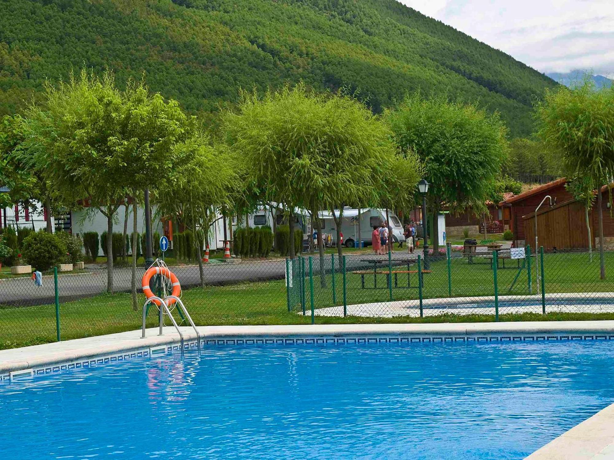 Camping Valle De Tena Sabiñánigo Kültér fotó