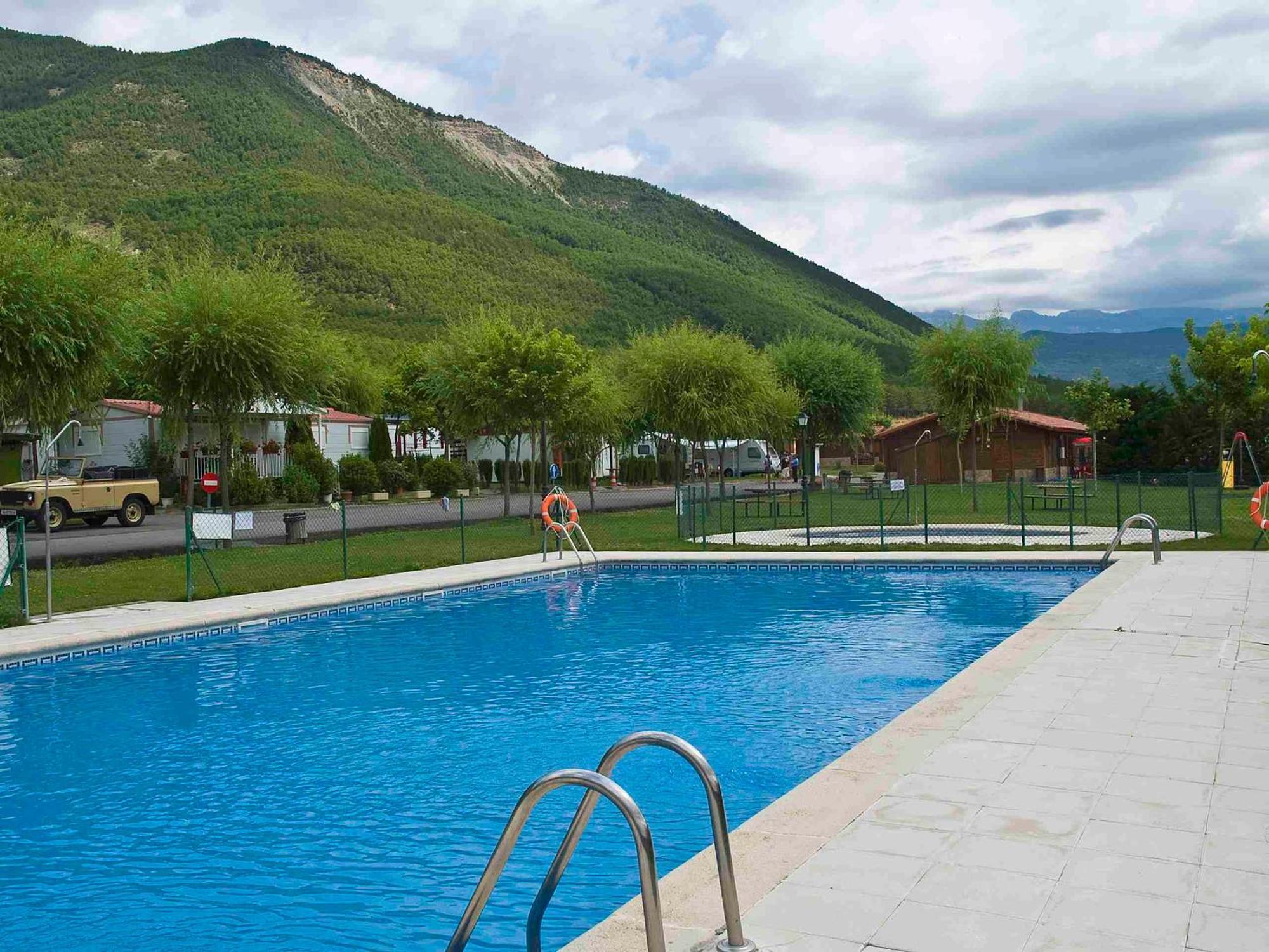 Camping Valle De Tena Sabiñánigo Kültér fotó